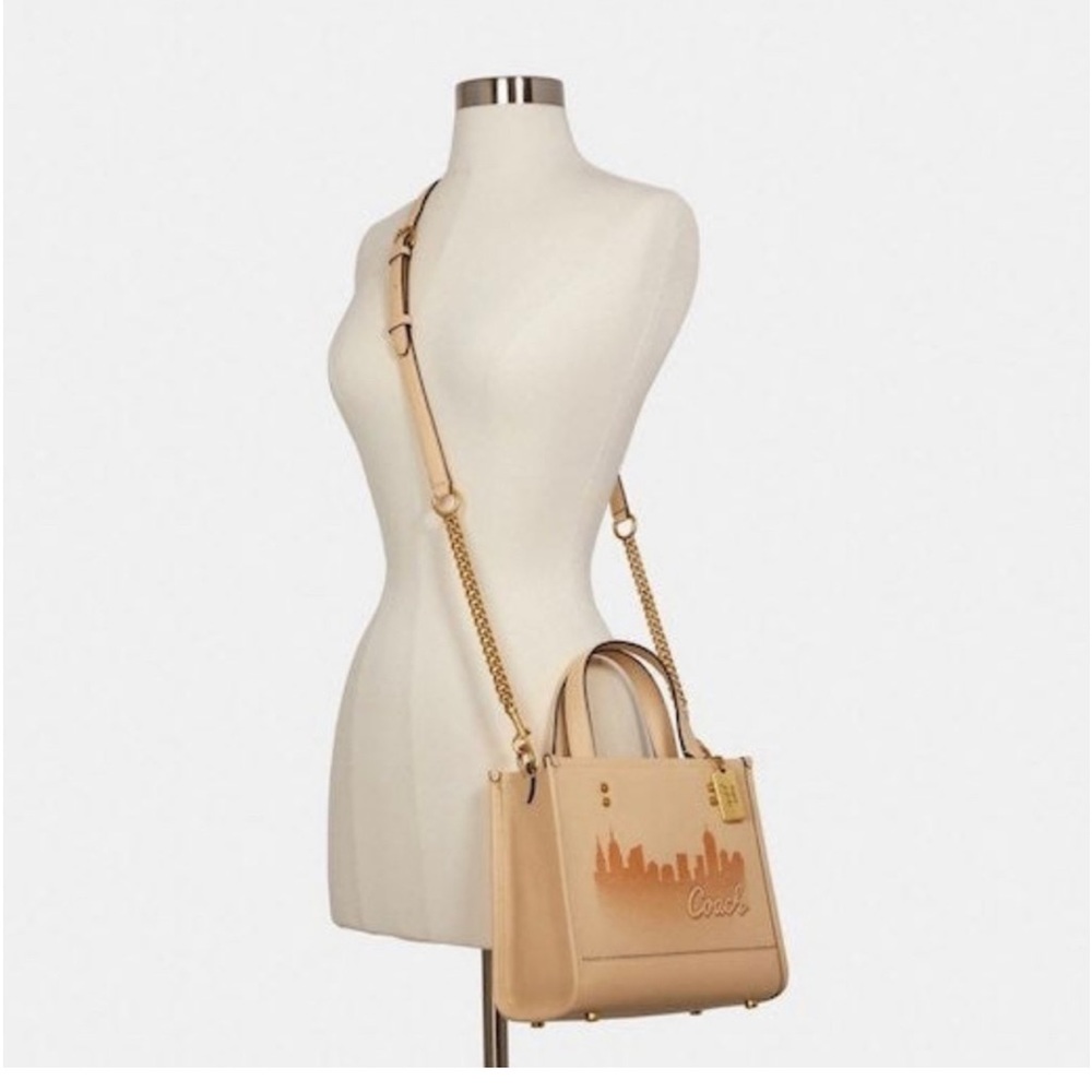 Coach X Jennifer Lopez, collection hand bag or crossbody